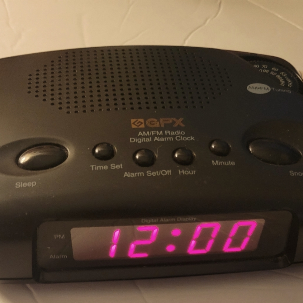 GPX Gran Prix Clock Radio AM/FM Model D501DDigital alarm clockFully functionin